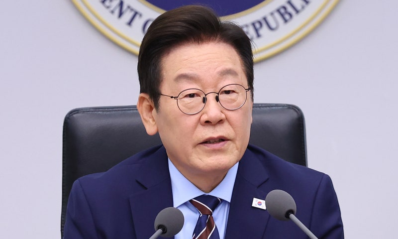 李대통령, <b>전산망</b> 담당 <b>공무원 사망</b>에 “슬픔과 <b>애도</b>”