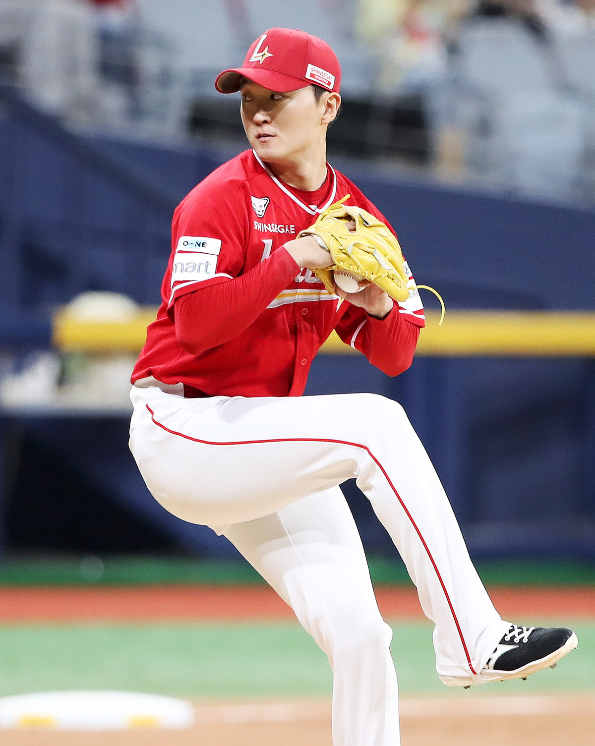SSG 1선발 <b>앤더슨 장염</b>이 불러온 <b>변수</b>…이숭용 감독 “2차전 선발은 (김...