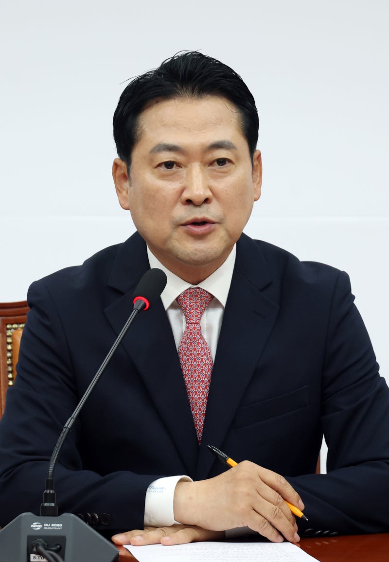 <b>장동혁</b> “냉장고 아닌 관세 부탁”…조국 “협상 아닌 협박하는 美에 경...