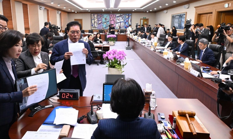 [속보] 민주당, “<b>대법원 현장검증</b> 시작하겠다” 국감장 떠나… 국힘은...