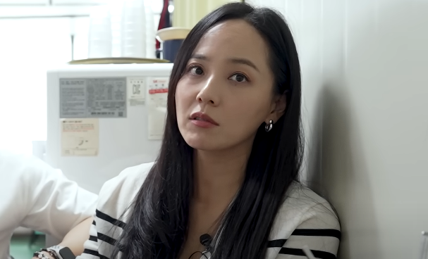 유진, ‘입에서 <b>담배 썩은내</b> 진동’ 女배우 폭로…“정말 고통스러워”