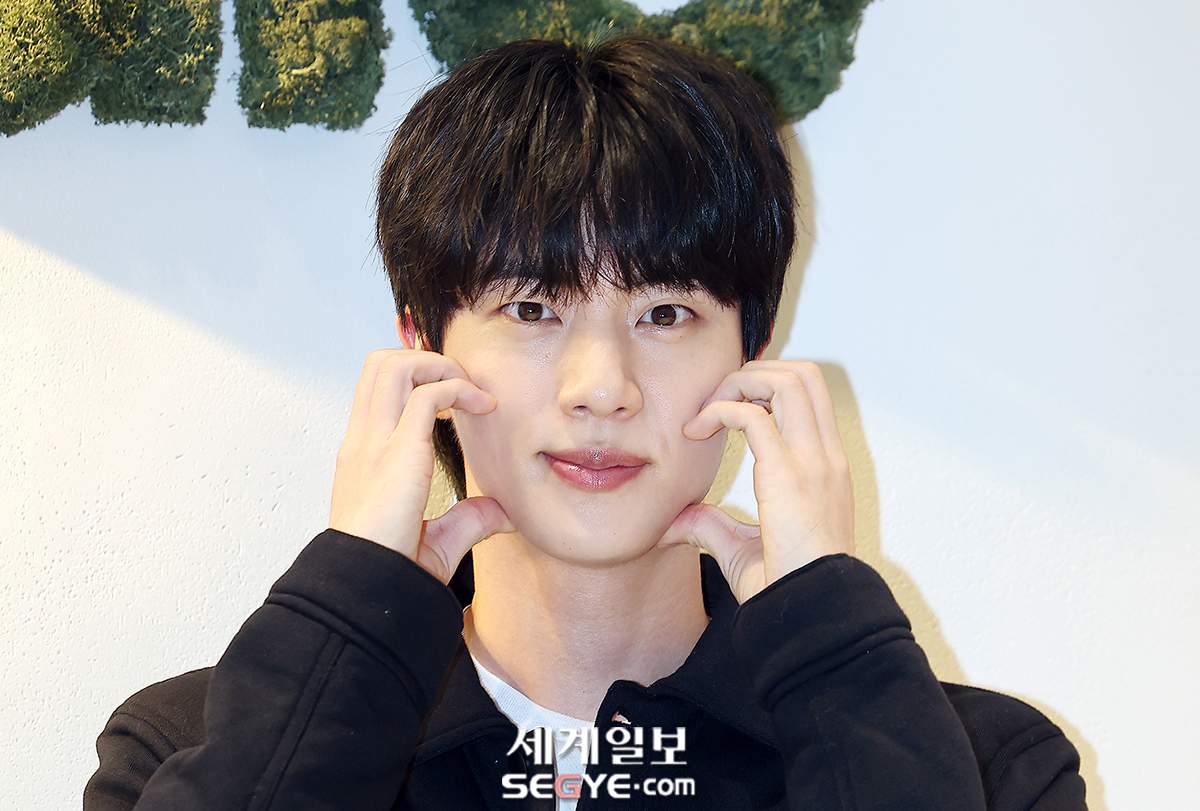 BTS <b>진</b>, 앵콜 <b>팬콘</b>서트 D-7…"모든 순간 아미와 함께 만들고 싶어"