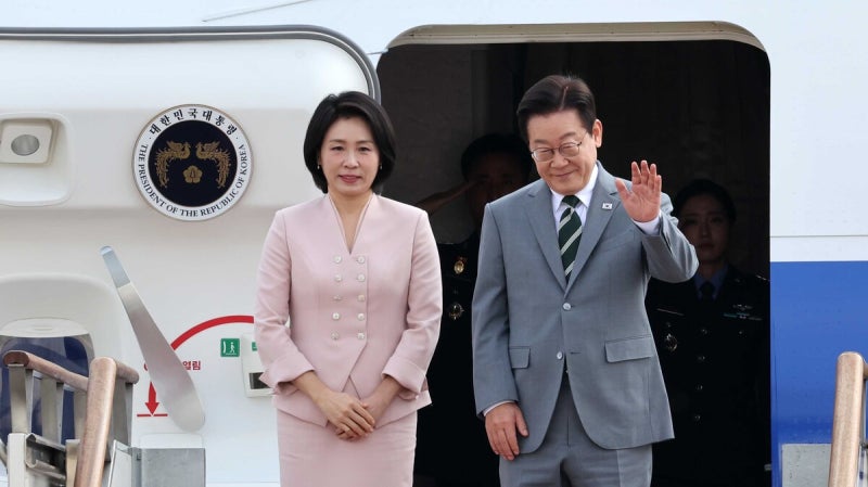 [속보] 李대통령, <b>말레이시아 도착</b>…<b>아세안</b> 정상회의 일정 돌입