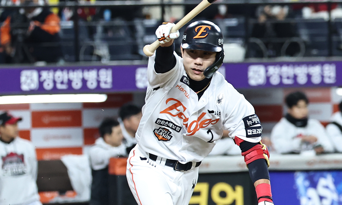 <b>한화</b> ‘기적의 8회’… 1승 반격