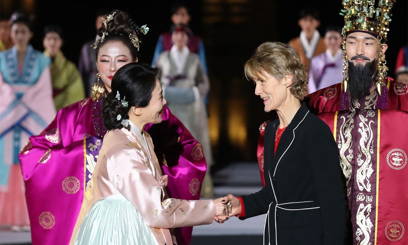 <b>김혜경 여사</b> ‘조용한 외교’… K문화 <b>알리기</b> 집중 [2025 경주 에이펙]