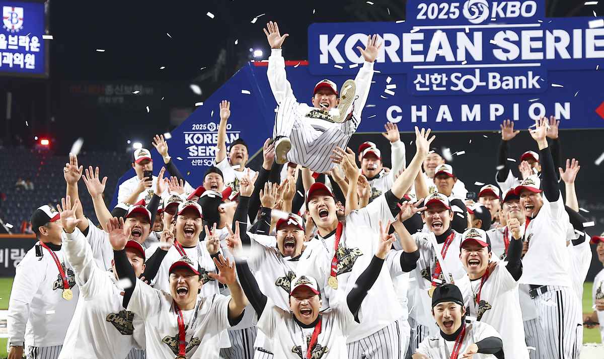 2년 만에 <b>우승</b>한 <b>LG</b>…‘52억’ 역대 최고 배당금 받는다
