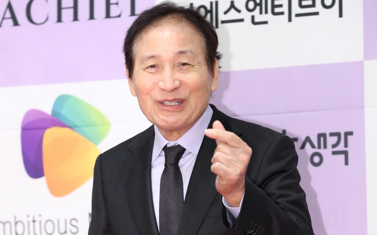‘<b>혈액암</b> 투병’ <b>안성기</b>, 박중훈 통해 깜짝 근황 전해졌다...“안부 인사...