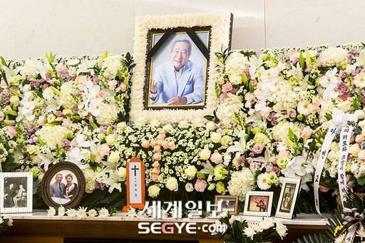 故<b>송재호</b>, 오늘(7일) 5주기…그리운 ‘<b>국민 아버지</b>’