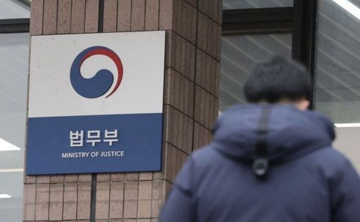 법무부 “서울구치소가 <b>김용현 변호인</b>들 <b>수용 거부</b>한 적 없어”