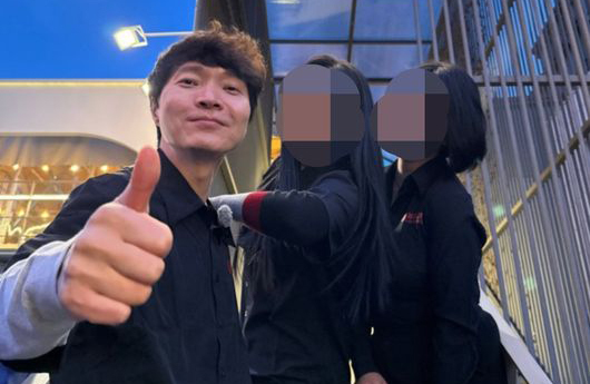 ‘불법도박’ <b>신정환</b>, 요즘 뭐하나 봤더니…<b>술집 광고모델</b>?