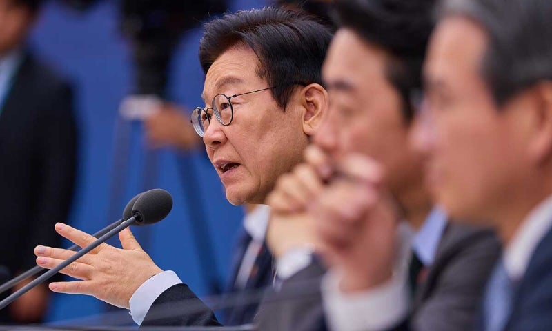 李<b>대통령</b> “‘저희 나라’, ‘염두해 두고’ 엉터리 국어 듣기 싫다…최...