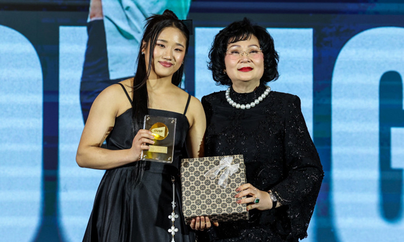 <b>안세영</b>, 여자 <b>선수</b> 최초 3년 연속 BWF <b>올해의 선수</b>