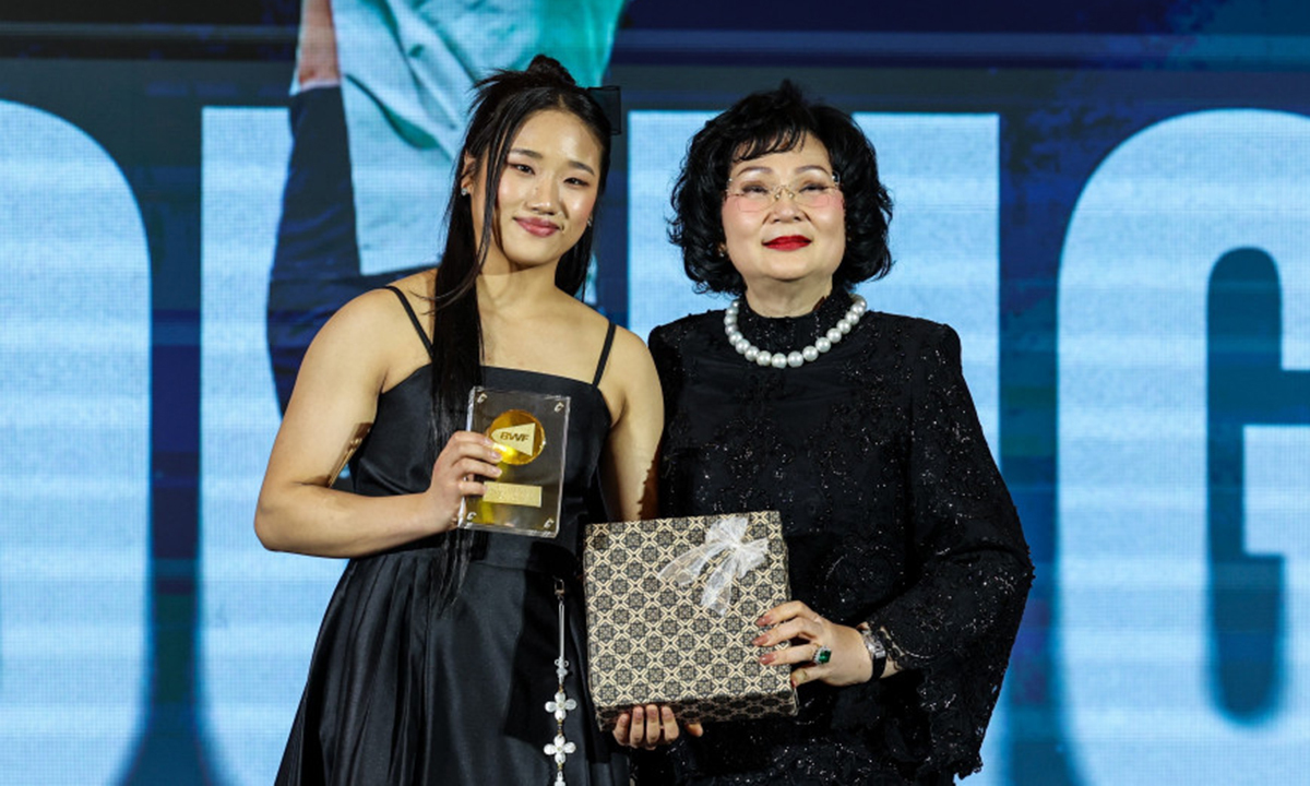 <b>안세영</b>, ‘BWF <b>올해의</b> 女<b>선수상</b>’ 3년 연속 수상