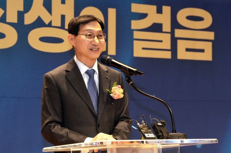 <b>김성주</b> 국민연금공단 이사장 취임… “<b>공공주택 투자</b>로 인구절벽·연금...