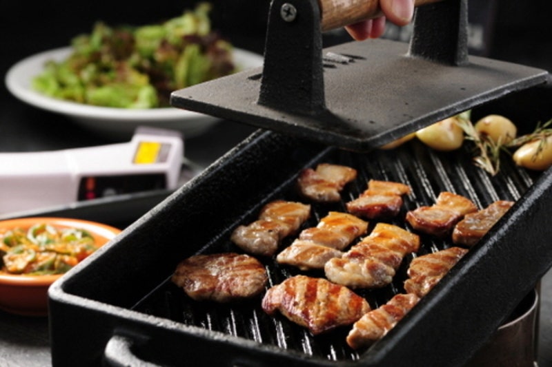 “지글지글 소리도 옛말”…저녁 7시, 불 꺼진 불판 앞엔 사장님만 [뉴스+]