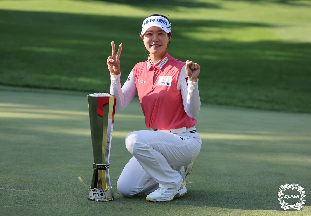 5타 차 뒤집은 ‘8버디 폭풍’…<b>박민지</b> KLPGA 통산 20승 금자탑