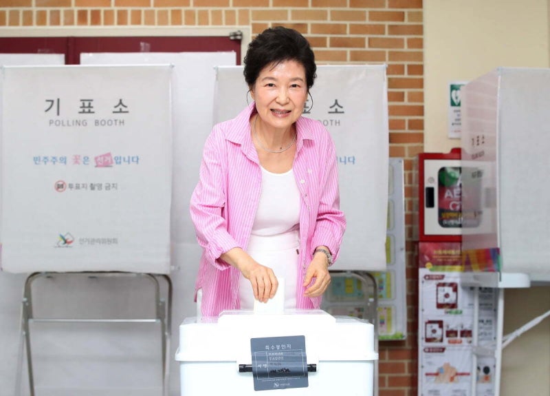 박근혜 전 대통령, <b>달성</b>군서 투표…“소중한 한 표, 나라 방향 정해”