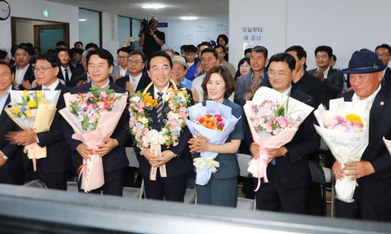 “8년 만에 이룬 꿈”…<b>박수현</b>, <b>충남</b>도정 정상에 서다[6·3의 선택]
