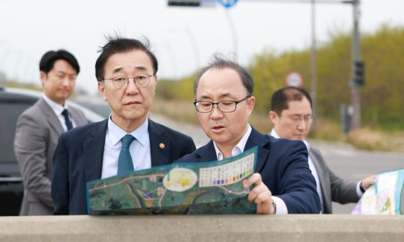‘<b>새만금</b> AI·수소도시’ 속도…김윤덕 장관, 베이징·내몽골 수소생태...