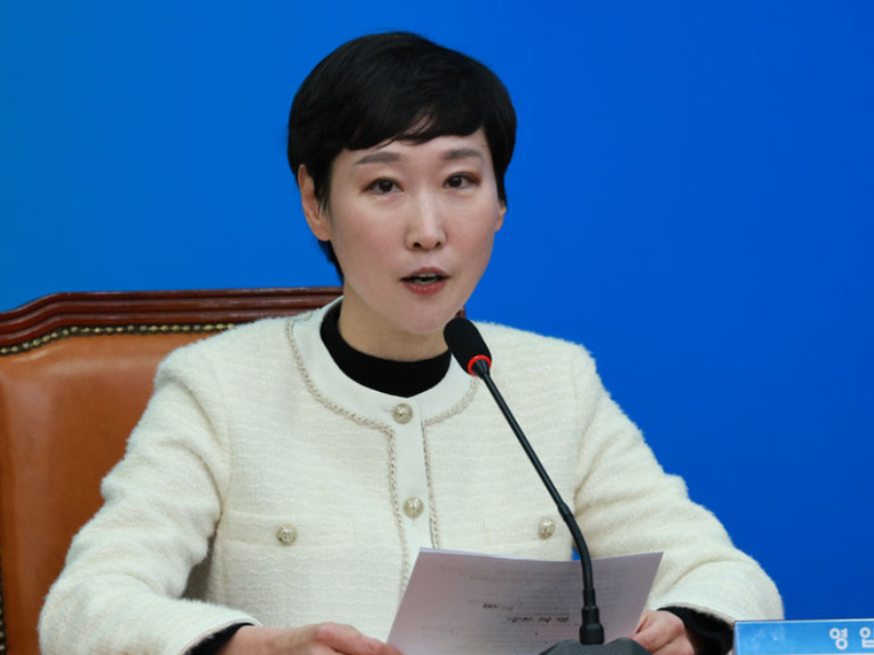 “李대통령, 尹처럼 하시나”…與 <b>이지은 대변인</b> 사퇴 “제 역량 부족”
