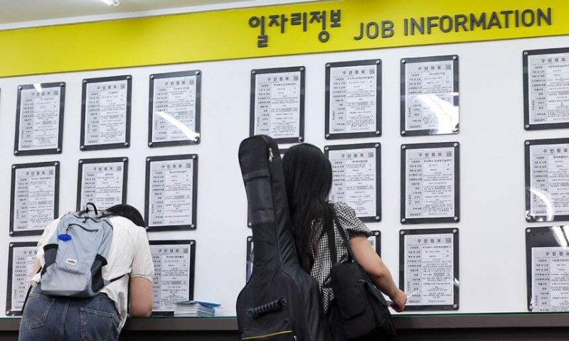 <b>5월 취업자</b> 수 4만명 <b>감소</b>…‘비상계엄’ 이후 <b>취업자</b>수 첫 마이너스