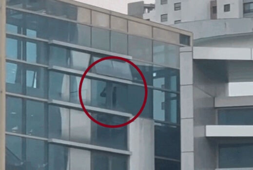 투표지는 부족한데 청사 안에서 스윙 연습이나 하는 선관위의 황당한 기강 해이