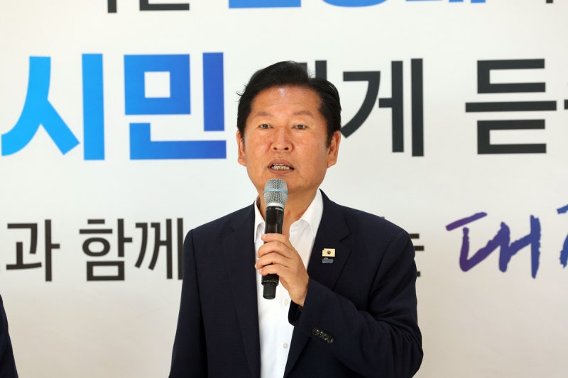 ‘李 팬덤 정치’ 따라 하는 鄭… 세규합 통해 연임 기반 다지기