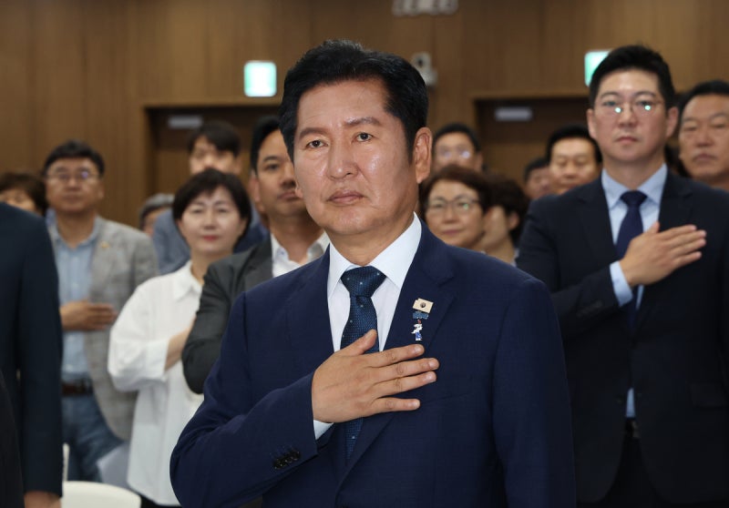 정청래 “‘자기 정치’로 청와대와 엇박? 그렇게 생각하지 않는다”