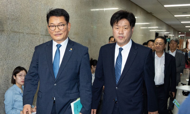 與 <b>최고위</b>, 송영길·김용 전당대회 <b>출마 허용</b>하기로