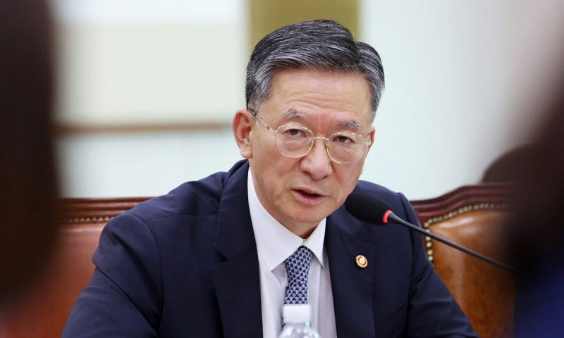 보완수사권 폐지에 반발했나…<b>정성호</b> 법무장관 <b>사의 표명</b>, 이 대통령 만...