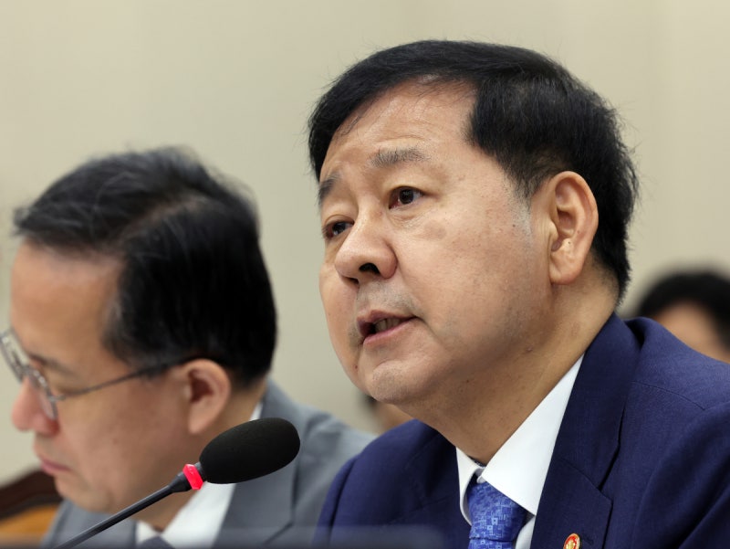 “<b>부동산 세제</b>, 집값 잡기용 아니다”… <b>구윤철</b> 부총리, 거래 정상화 강...
