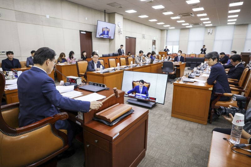 [속보] <b>여야</b>, <b>잠실</b> 투표지 247만장 등 <b>재검표</b> 잠정 합의…다음달 18일