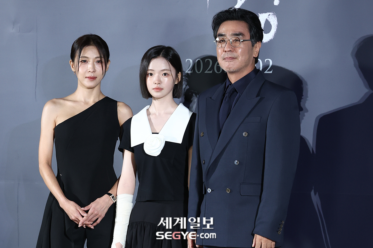 [포토] <b>하지원</b>-김시아-<b>류승룡</b> '<b>비광</b>'