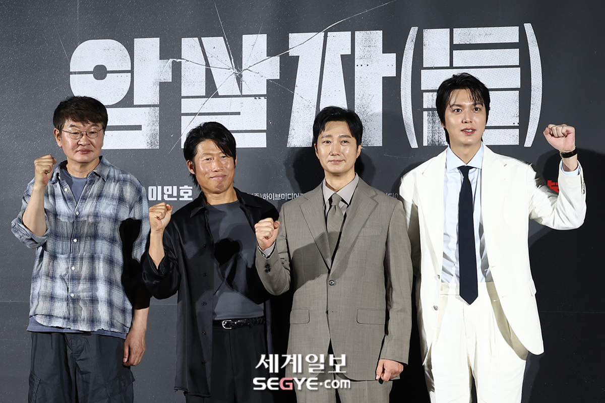 [포토] 영화 '<b>암살자</b>(들)' 화이팅!