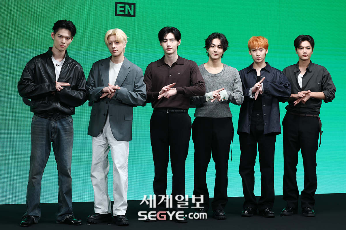 [포토] <b>엔하이픈</b> '6인 체체 첫 <b>컴백</b>'