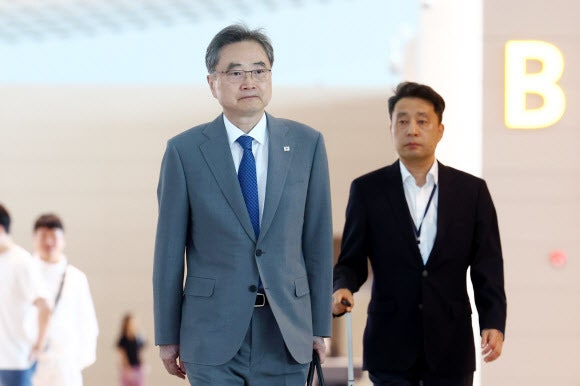 [속보] <b>조현</b>, <b>네팔 방문</b>해 외교<b>장관</b> 회담…실종자 가족·기업 관계자 등...