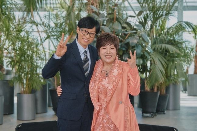 <b>김연자</b>, 52년 가수 인생 돌아본다…‘아모르 파티’부터 <b>1000억</b> 사연까지