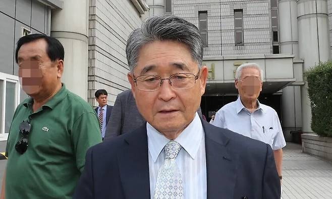 ‘<b>5·18</b> 북한군 개입설’ <b>지만원</b>…경찰, 사전<b>구속영장</b> 신청