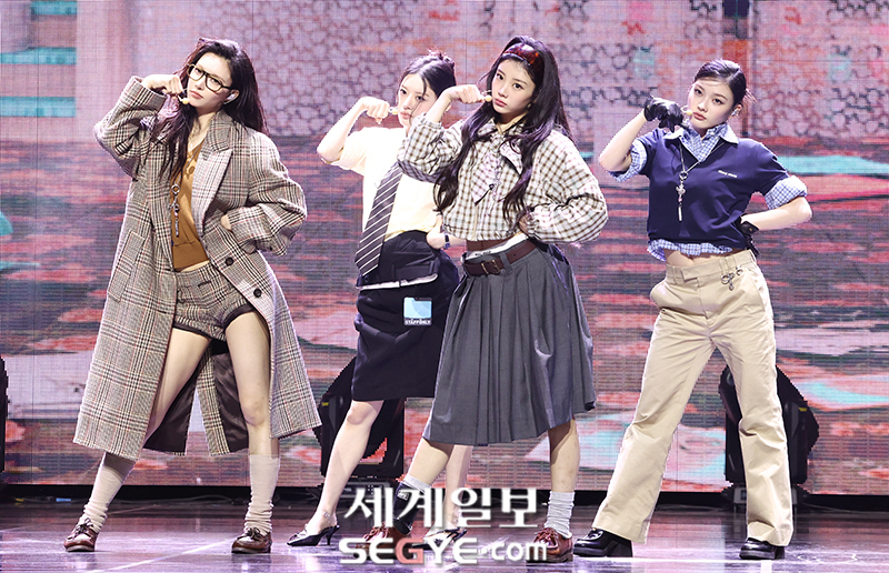 [포토] <b>아일릿</b> '<b>체포하겠어</b>'