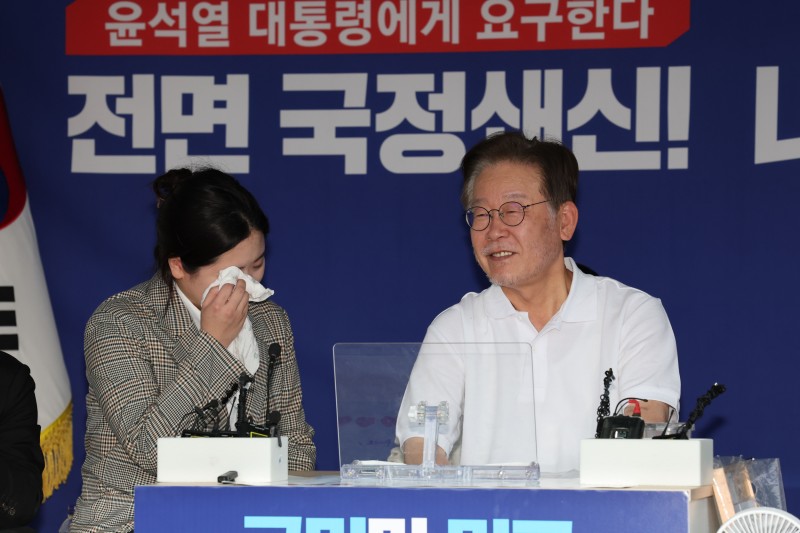 조응천 “이재명 찾아가 눈물흘린 박지현, 초현실적이고 <b>그로테스크</b>”