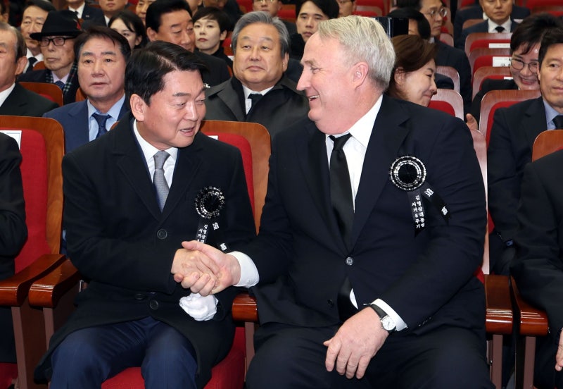 [단독] <b>인요한</b>, <b>혁신위</b> ‘조기 종료’ 직후 안철수와 면담