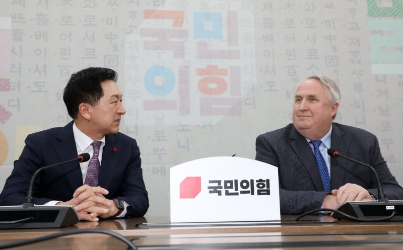 尹<b>대통령</b>, <b>김기현</b>·<b>인요한</b> 불러 오찬... “혁신위 활동 격려”