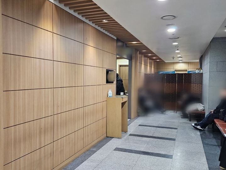 불길 속 아기 안고 뛰어내린 <b>아빠</b>는 약사…“자상한 학생회장 선배였다”