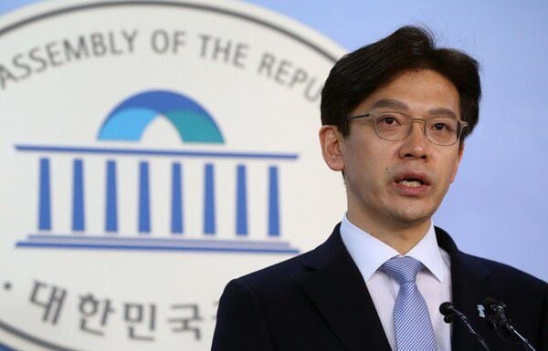 野공관위원장 “단호 대처”에... ‘<b>성희롱</b>’ <b>현근택</b> 출마 포기