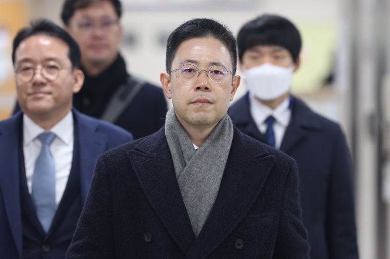 ‘<b>고발 사주</b> 의혹’ <b>손준성</b>, 1심 징역 1년 선고…법정 구속 면해