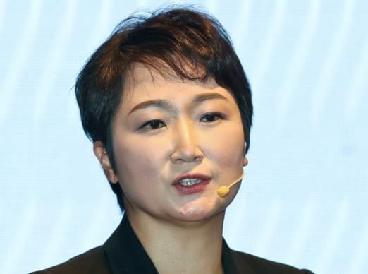 <b>이재명</b> 러브콜 받은 이언주 “<b>친문</b>86, 과거 상처 들추지 말라”