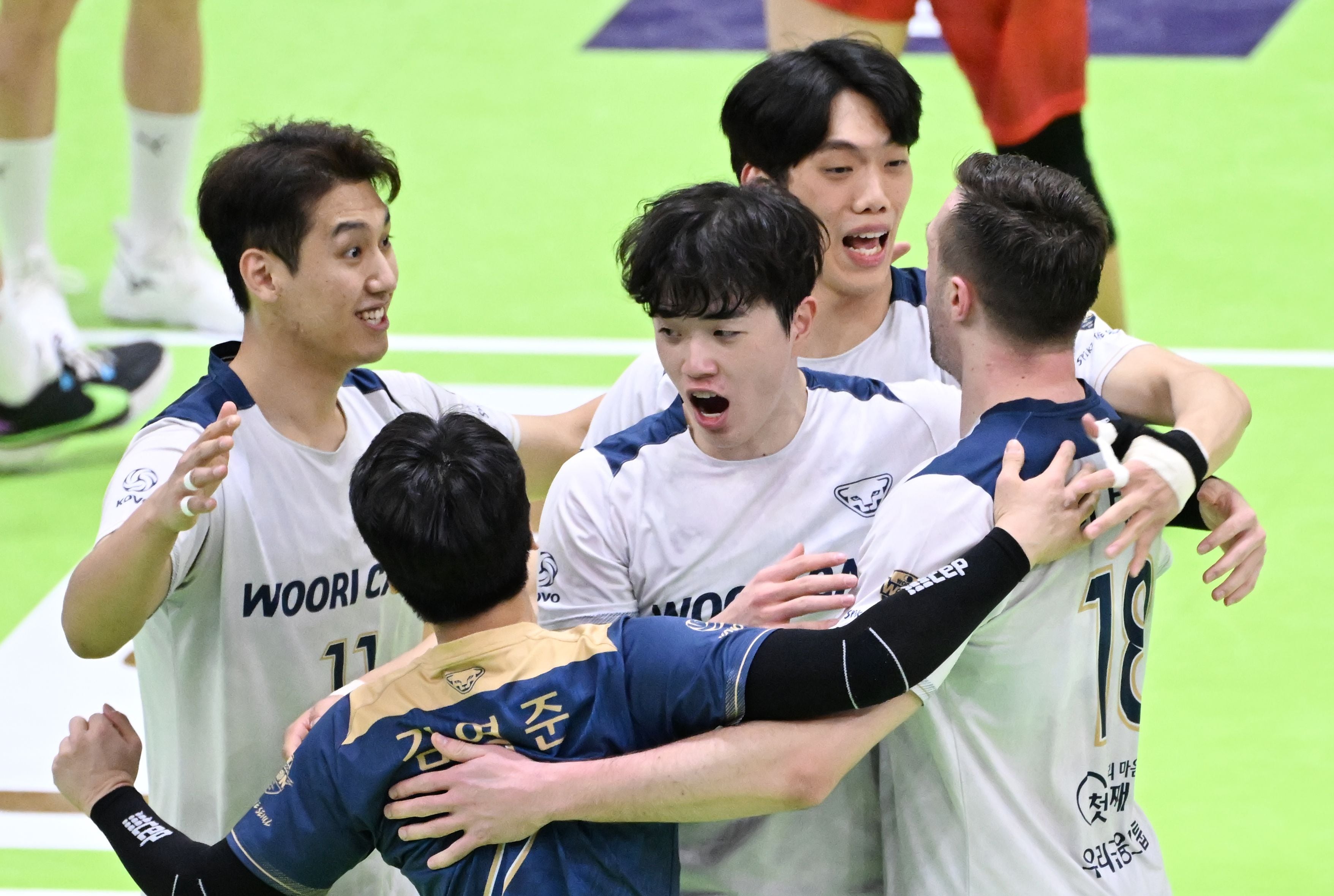 男배구 <b>우리카드</b>, 승점 50 도달하며 <b>선두</b> 유지