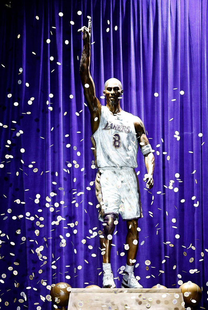 LA레이커스, 홈구장에 NBA 전설 ‘블랙 맘바’ <b>코비</b> 브라이언트 <b>동상</b> 건립