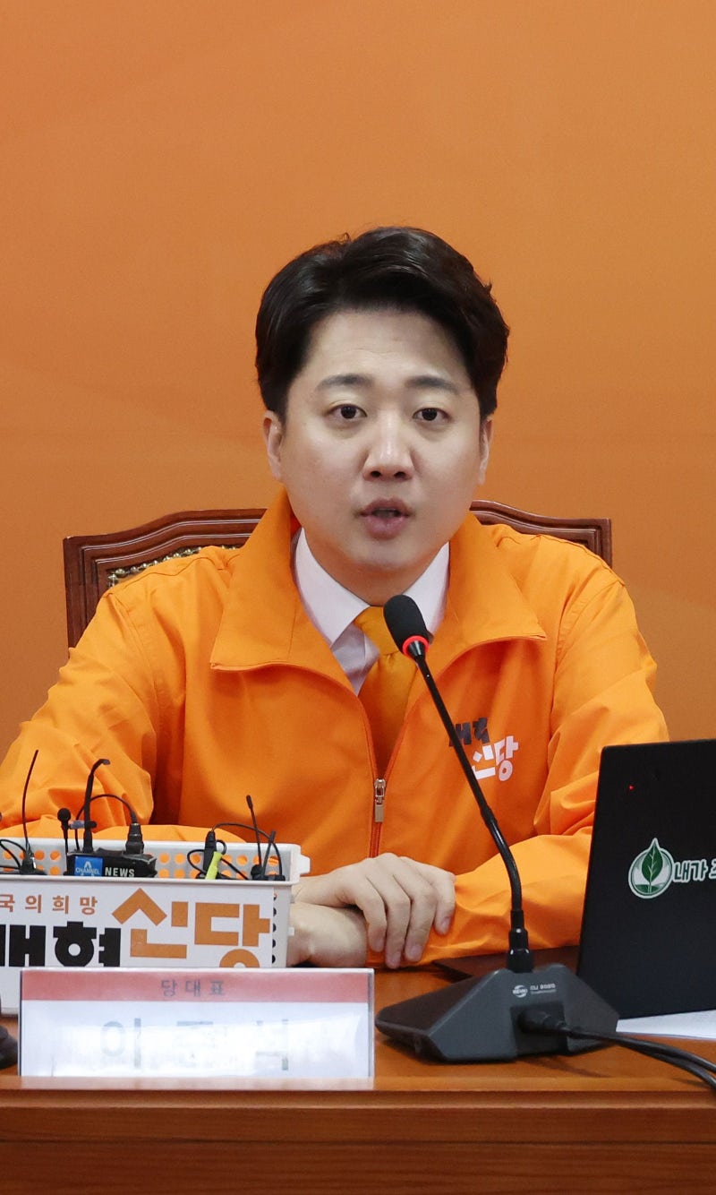 이준석, <b>이강인</b> 또 비판한 <b>홍준표</b>에게 “인성 디렉터냐”