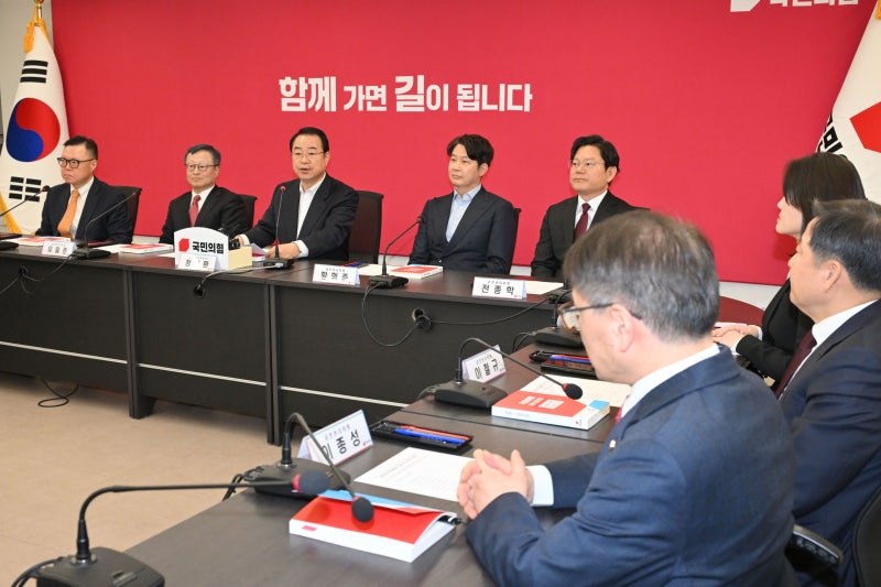 與 현역 불패 계속...마포갑 <b>조정훈</b>, 수성을 <b>이인선 경선</b> 승리